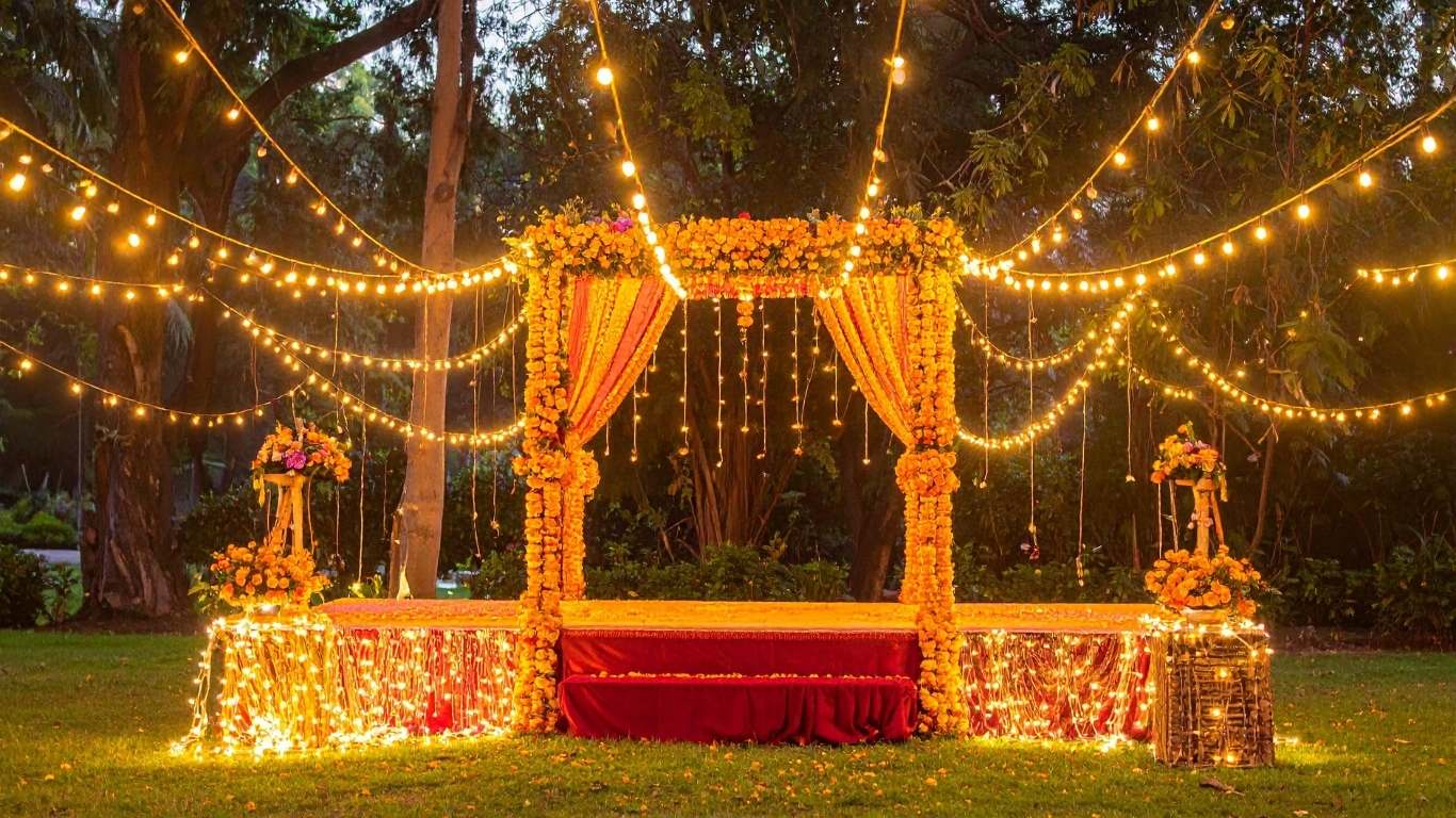 Elegant garden wedding details